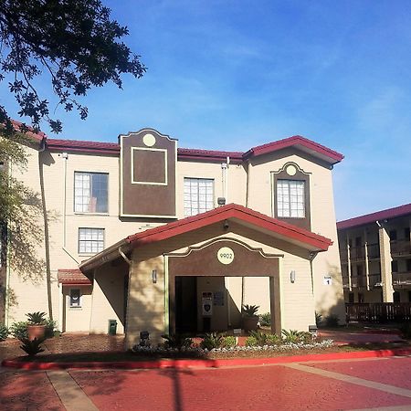 Red Roof Inn & Suites Houston- Hobby Airport Exterior foto