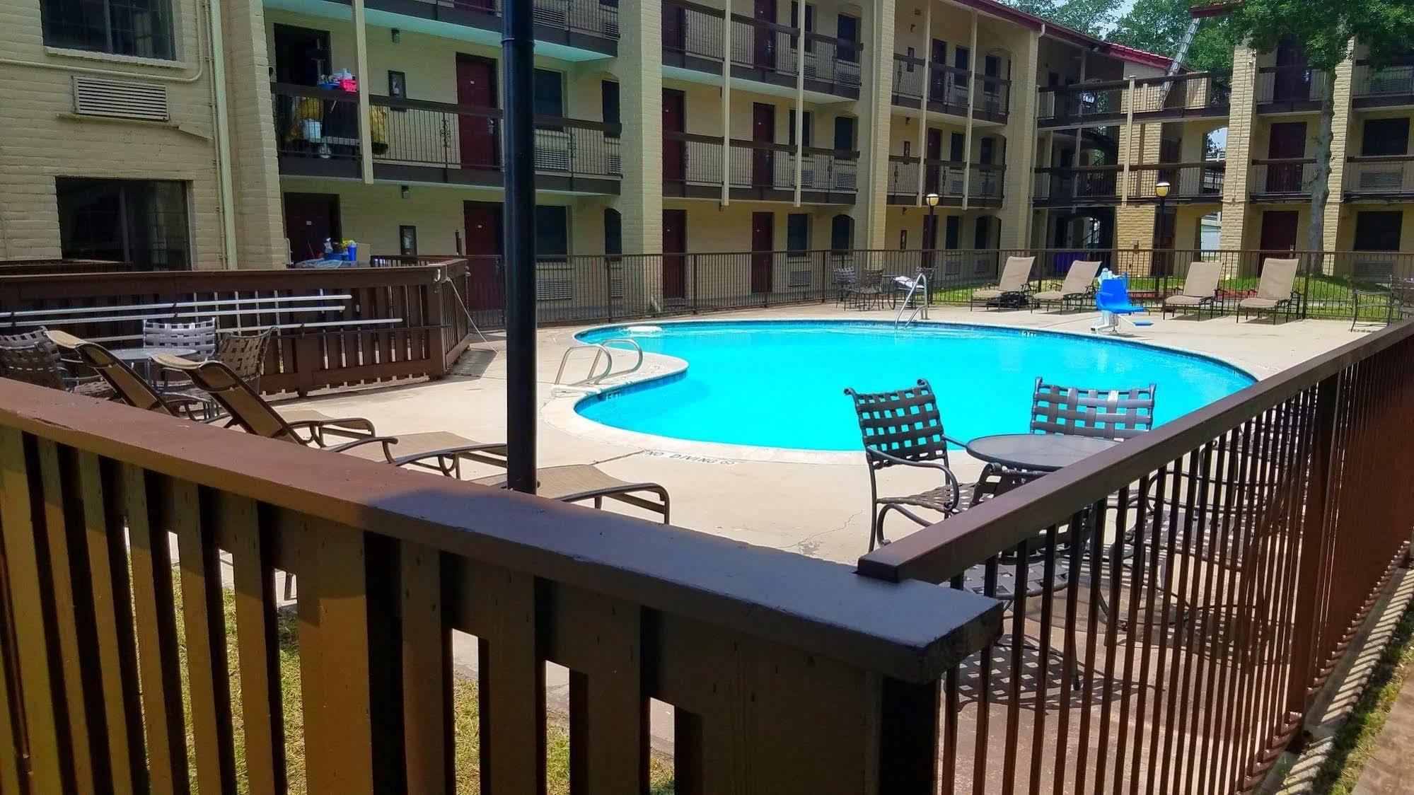 Red Roof Inn & Suites Houston- Hobby Airport Exterior foto